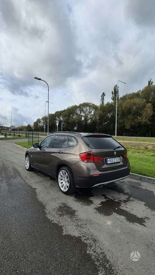 BMW X1 2011 — двигун 2000 cm³, 143 HP (105kW)