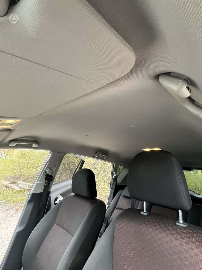 Toyota Verso 2011 — photo 10