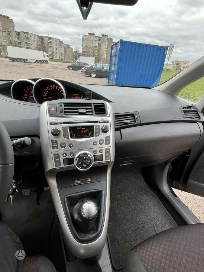 Toyota Verso 2011 — photo 15