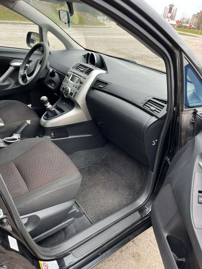 Toyota Verso 2011 — photo 8