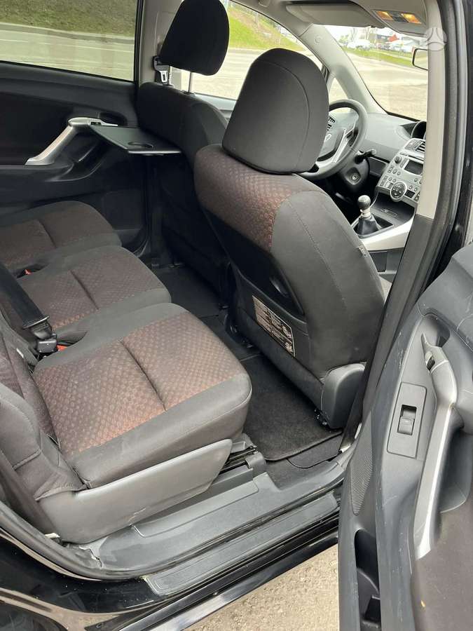 Toyota Verso 2011 — photo 9