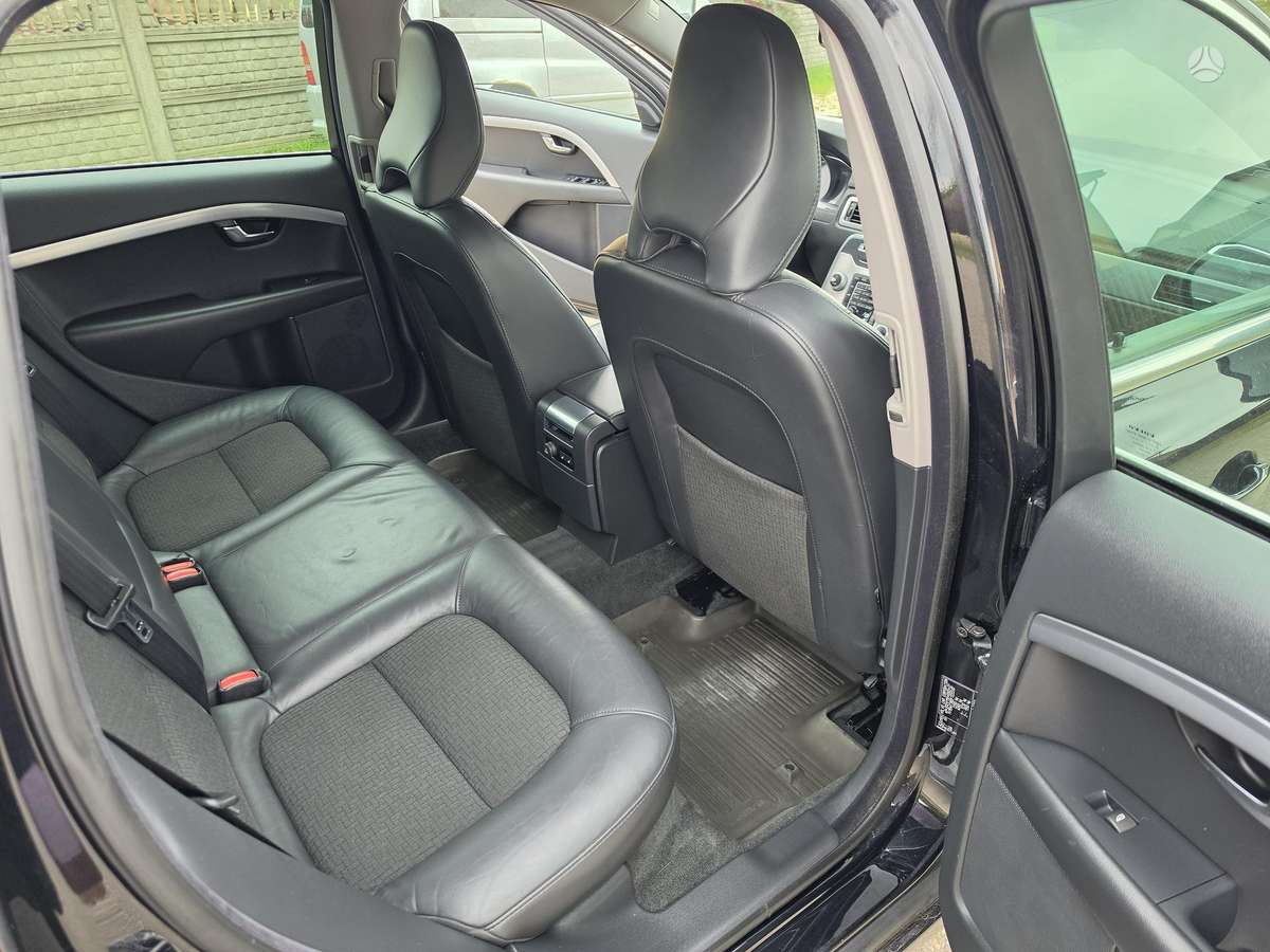 Volvo V70 2015 — салон