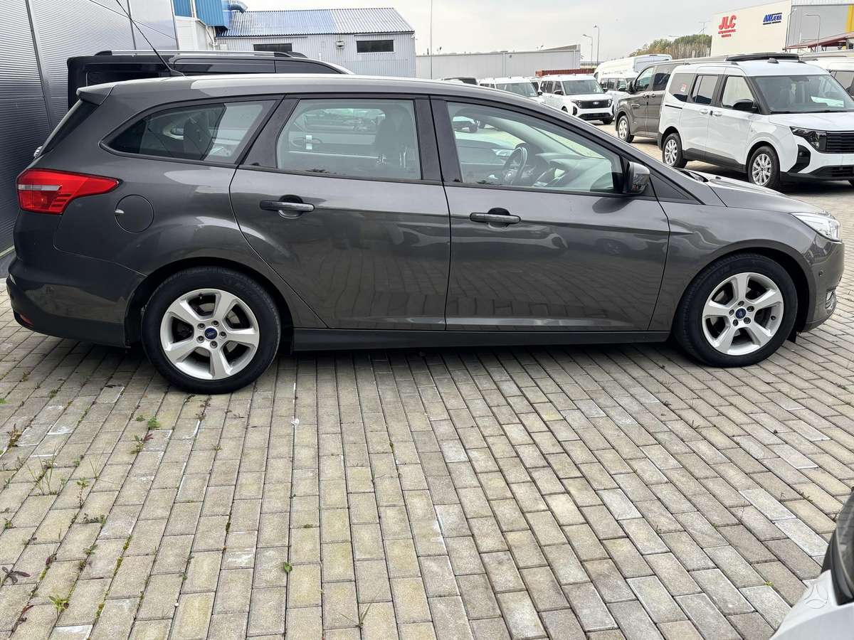 Ford Focus 2015 — салон