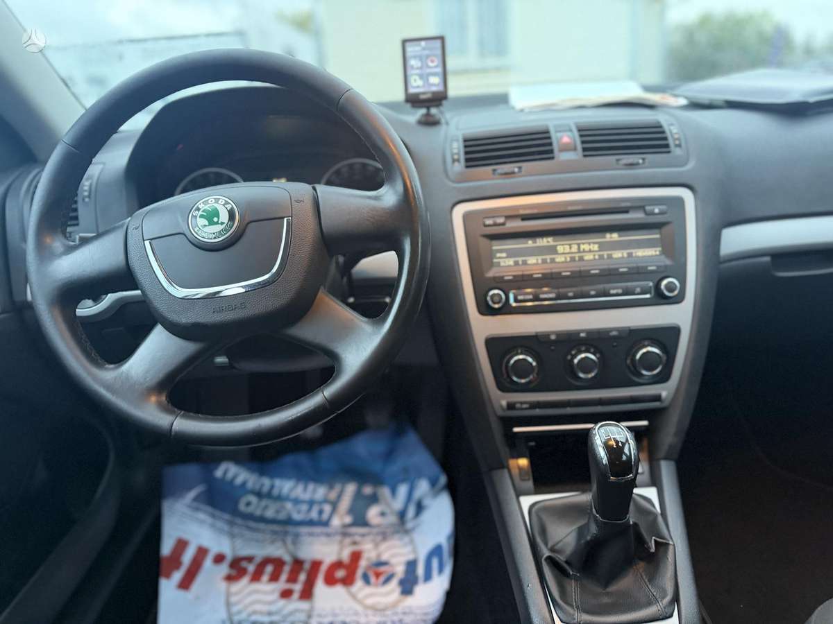 Skoda Octavia 2012 — фото 10