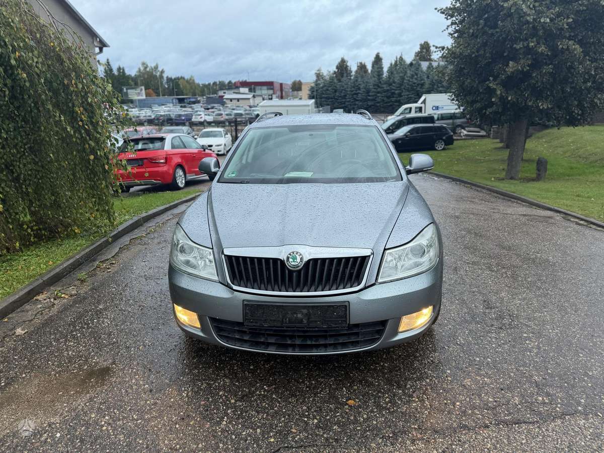 Skoda Octavia 2012 — вигляд ззаду