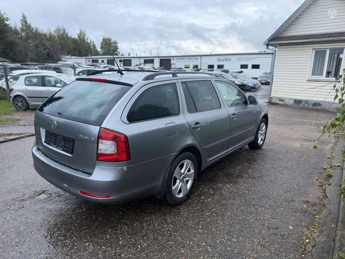 Skoda Octavia 2012 — двигун 1598 cm³, 105 HP (77kW)
