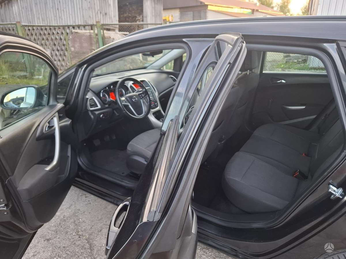 Opel Astra 2012 — photo 12