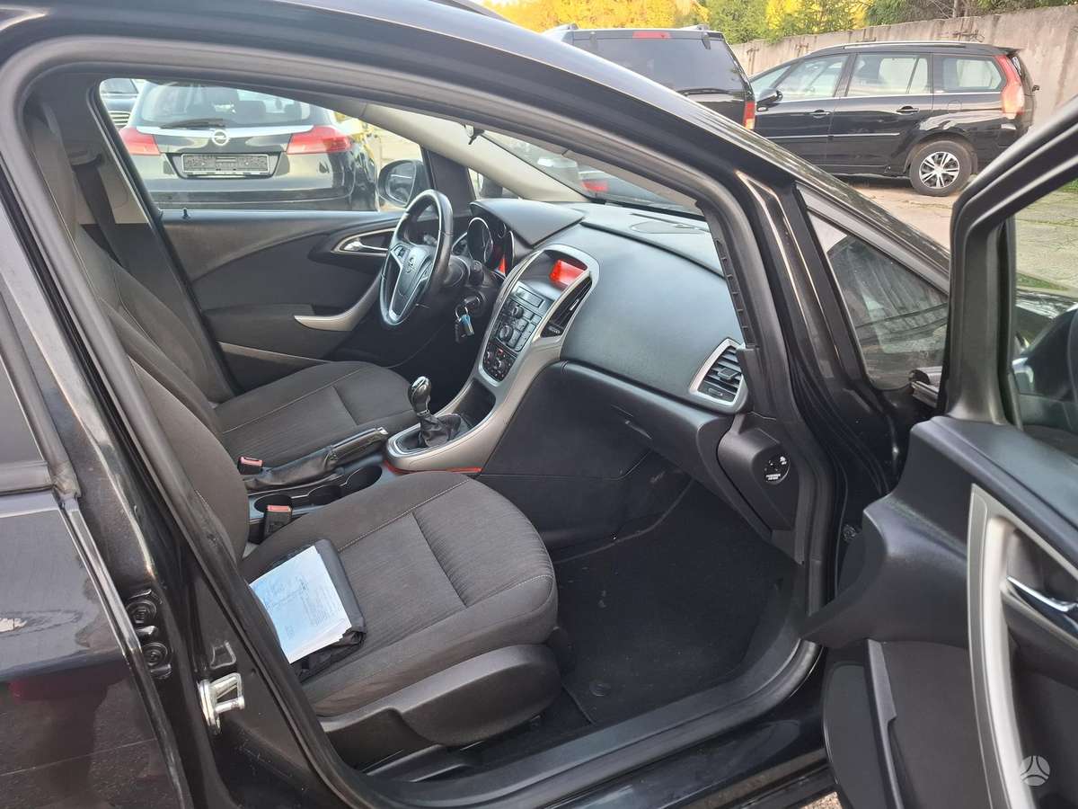 Opel Astra 2012 — photo 13