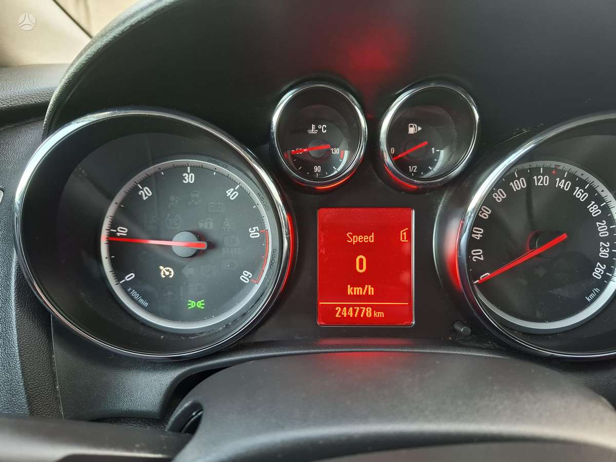 Opel Astra 2012 — photo 14
