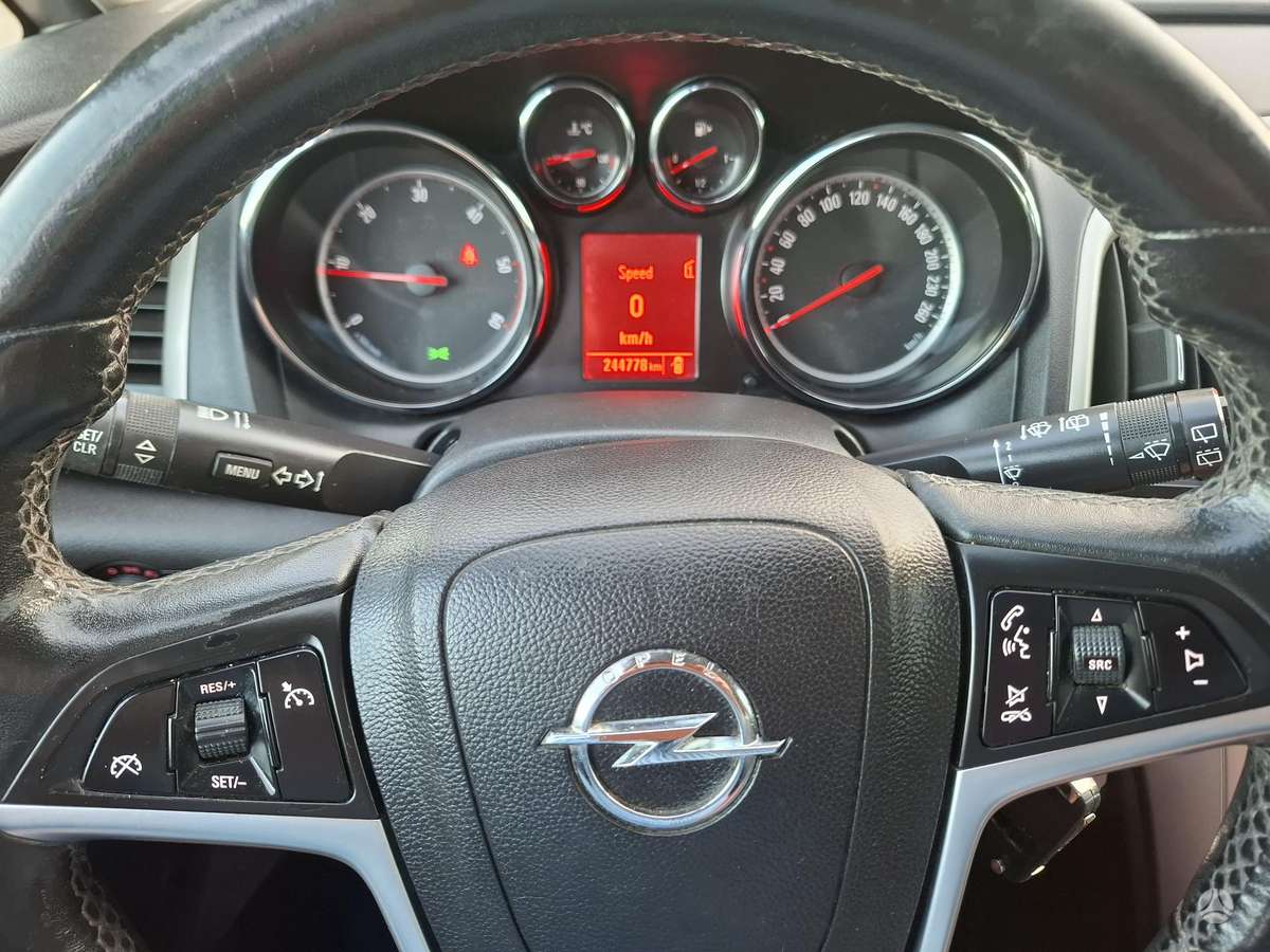 Opel Astra 2012 — photo 15