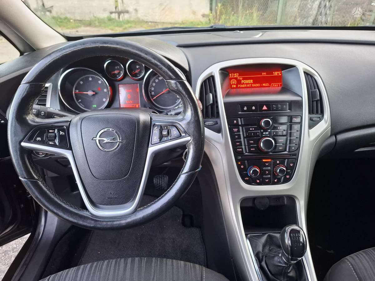Opel Astra 2012 — photo 16