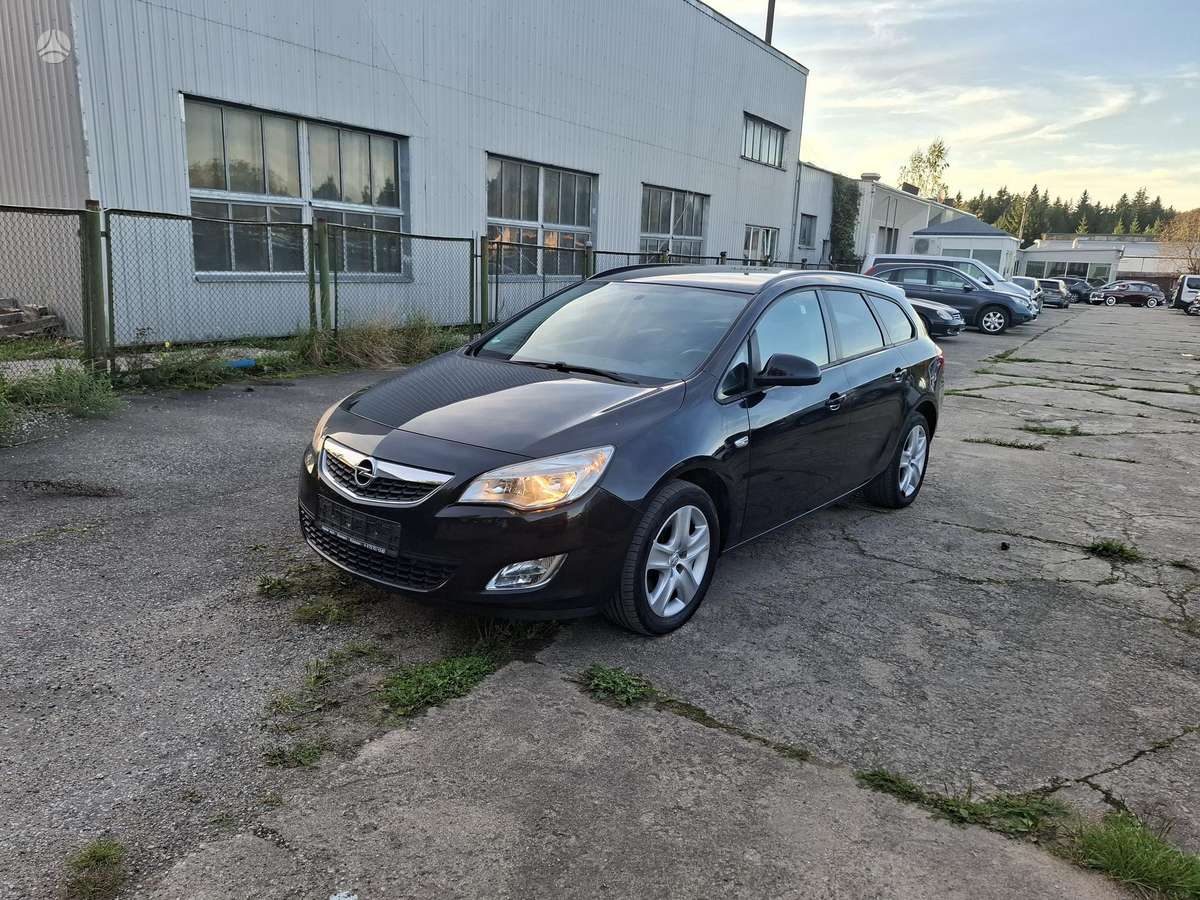 Opel Astra 2012 — photo 18