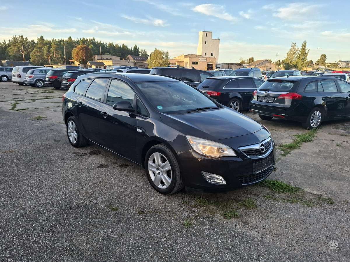 Opel Astra 2012 — photo 19