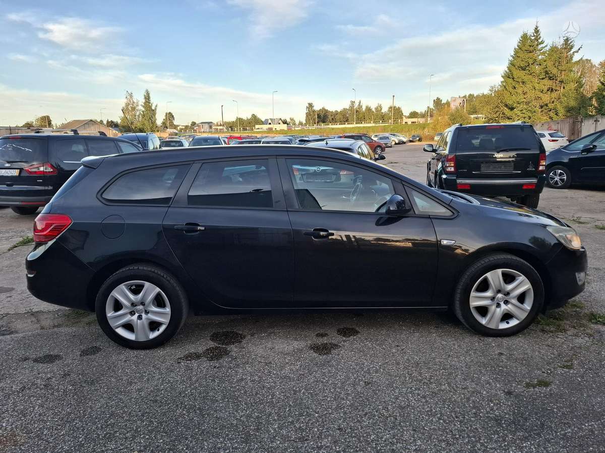 Opel Astra 2012 — photo 6