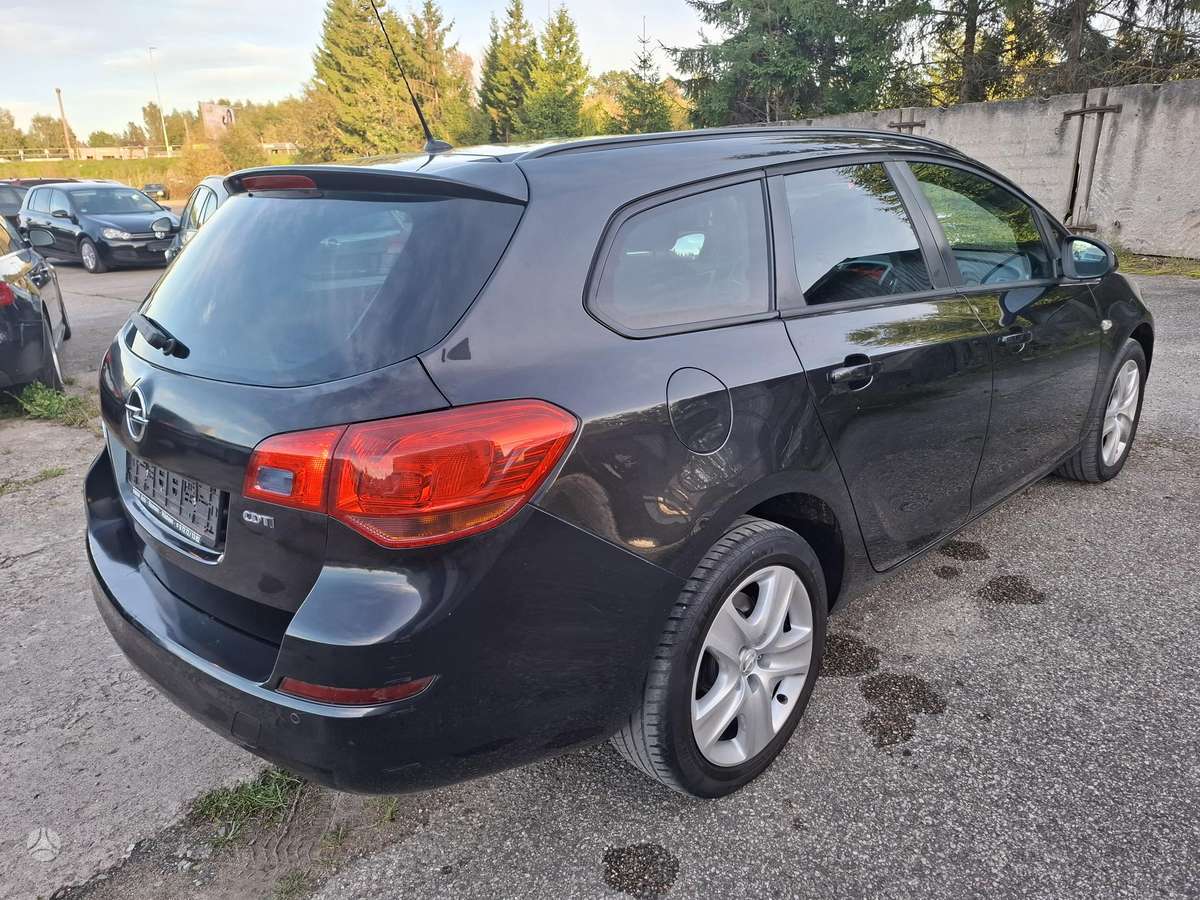 Opel Astra 2012 — photo 7