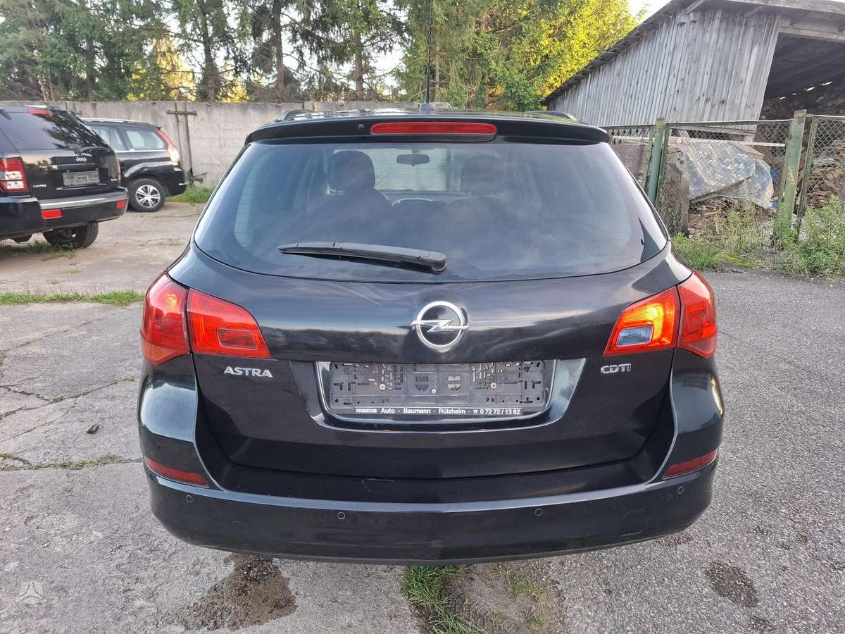 Opel Astra 2012 — photo 8