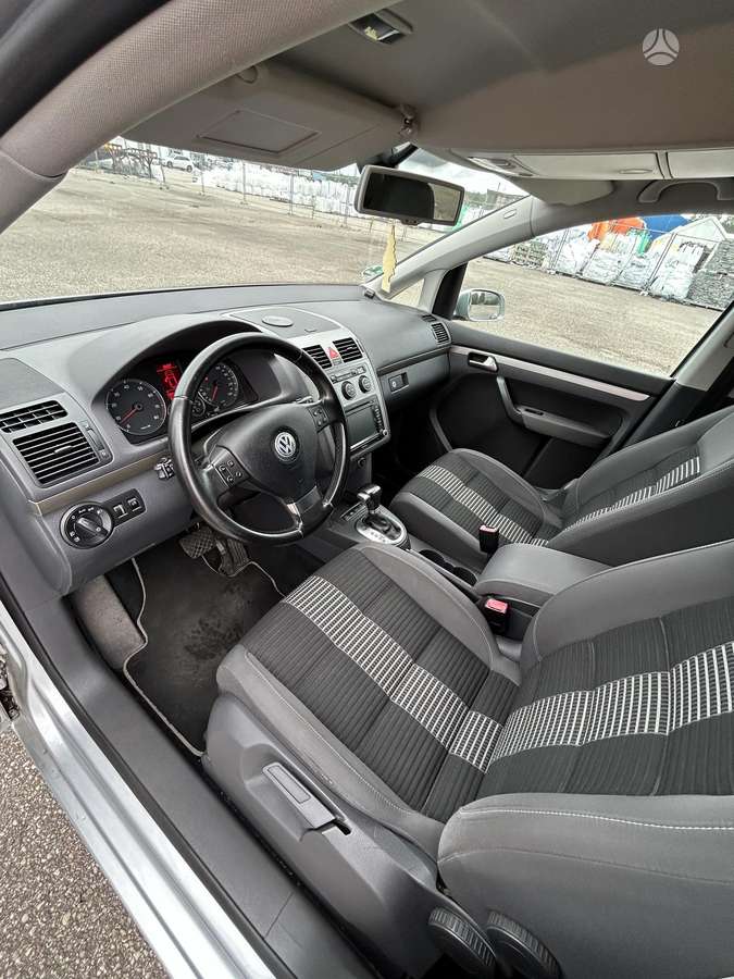 Volkswagen Touran 2008 — photo 17