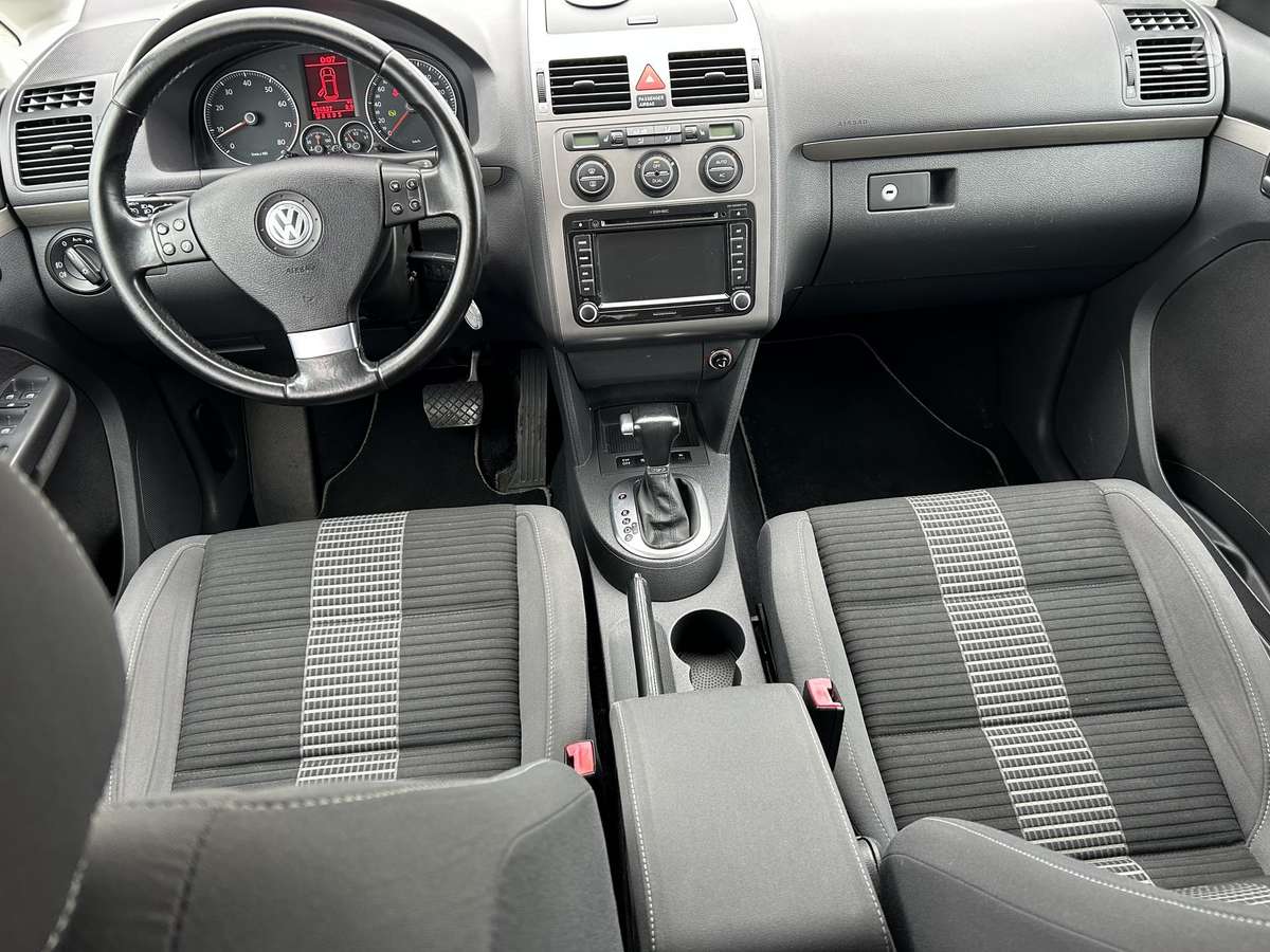Volkswagen Touran 2008 — photo 18