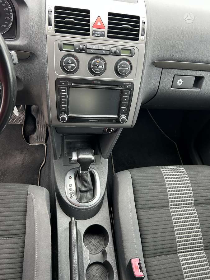 Volkswagen Touran 2008 — photo 19