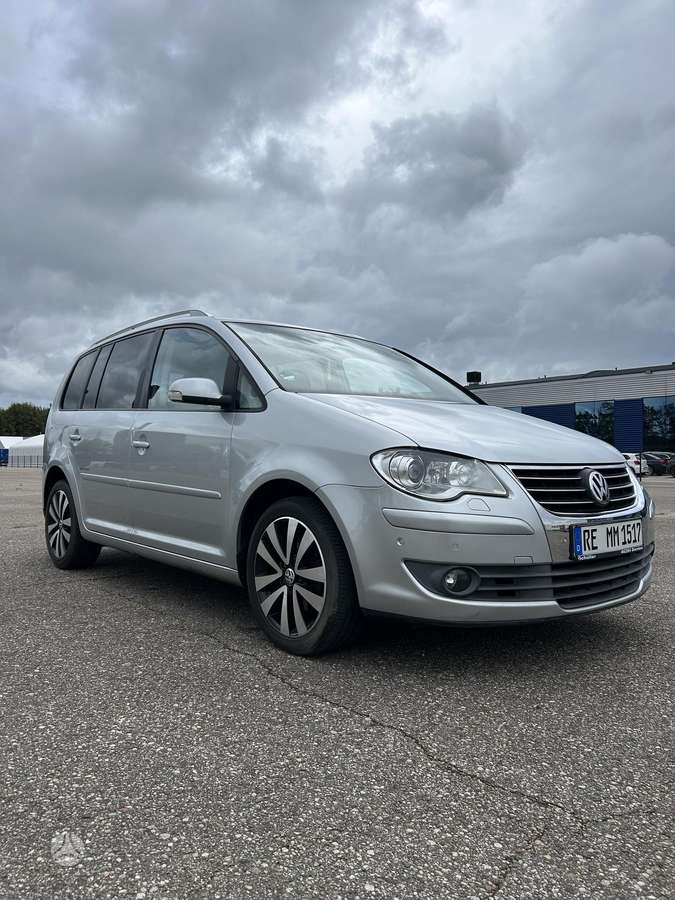 Volkswagen Touran 2008 — rear view