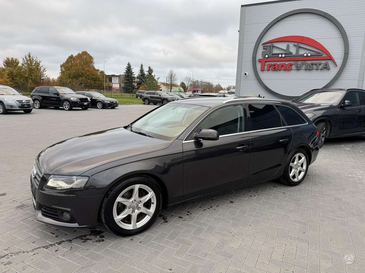 Audi A4 2010 — вигляд ззаду