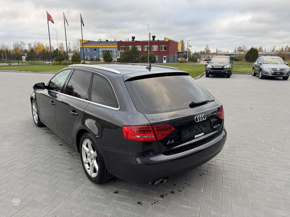 Audi A4 2010 — двигун 1968 cm³, 143 HP (105kW)