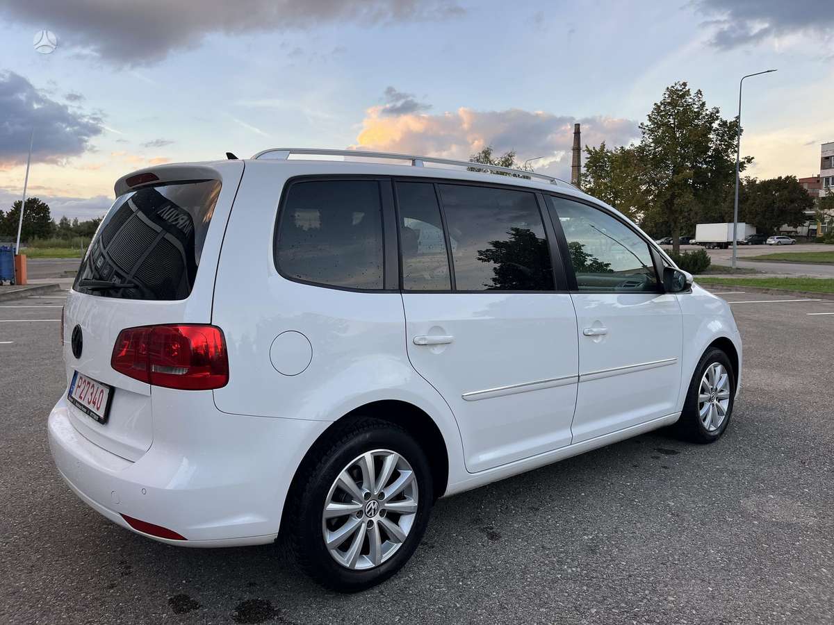 Volkswagen Touran 2010 — photo 11