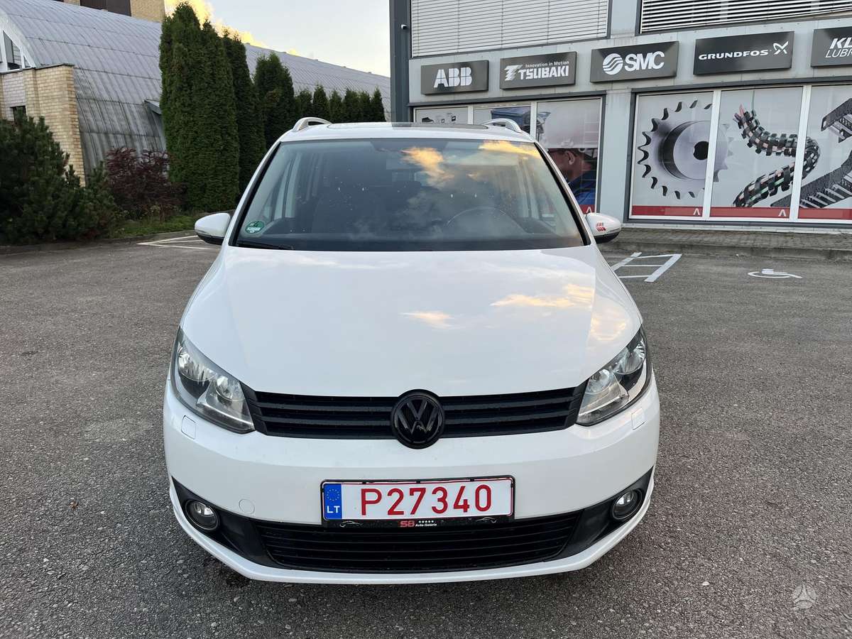 Volkswagen Touran 2010 — rear view