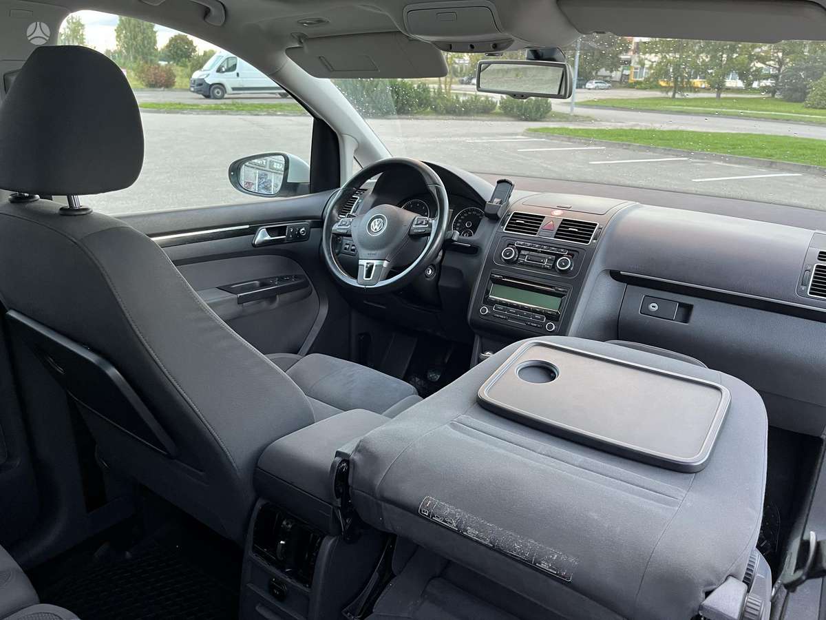 Volkswagen Touran 2010 — photo 20