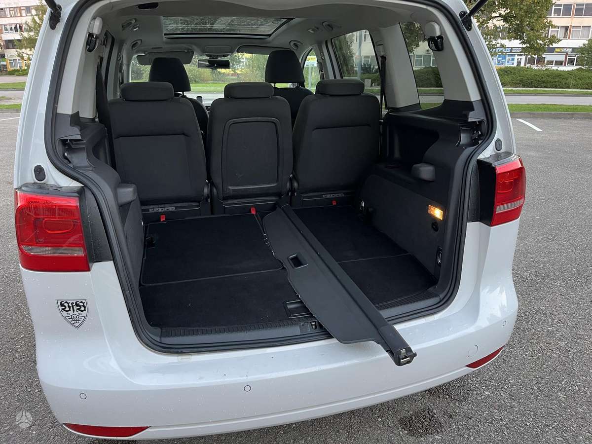 Volkswagen Touran 2010 — photo 21