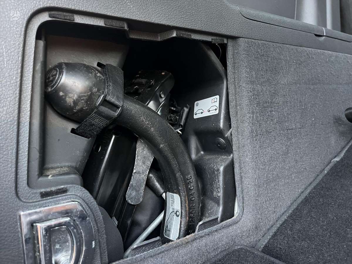 Volkswagen Touran 2010 — photo 23