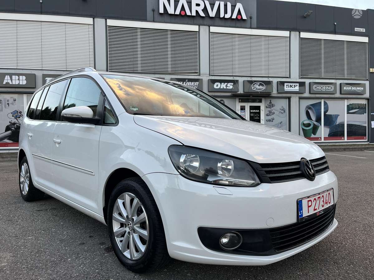 Volkswagen Touran 2010 — interior