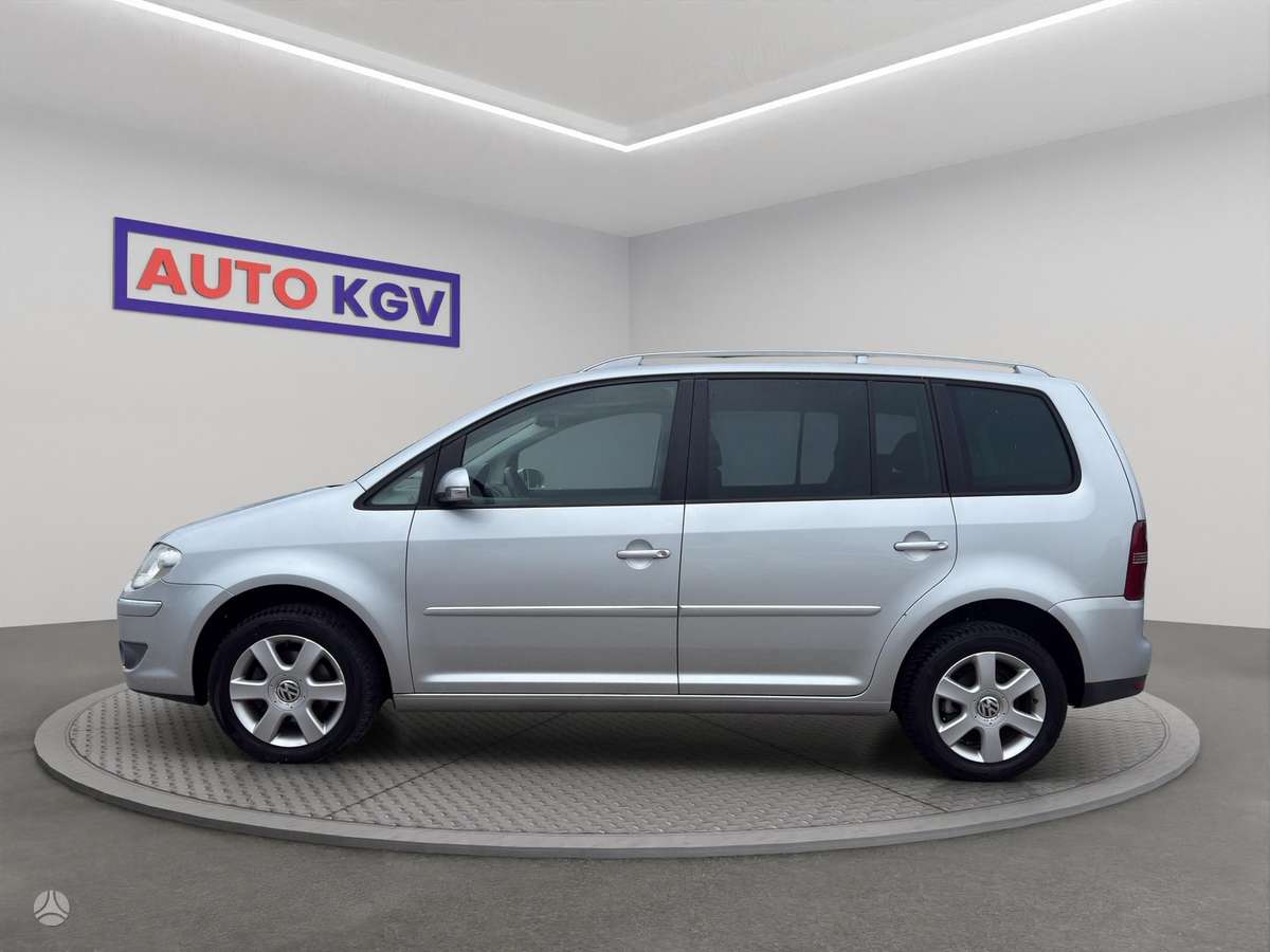 Volkswagen Touran 2007 — вигляд ззаду