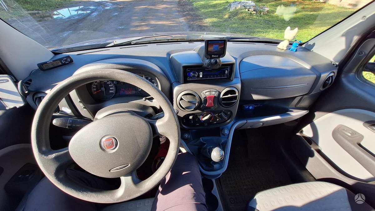 Fiat Doblo 2009 — салон