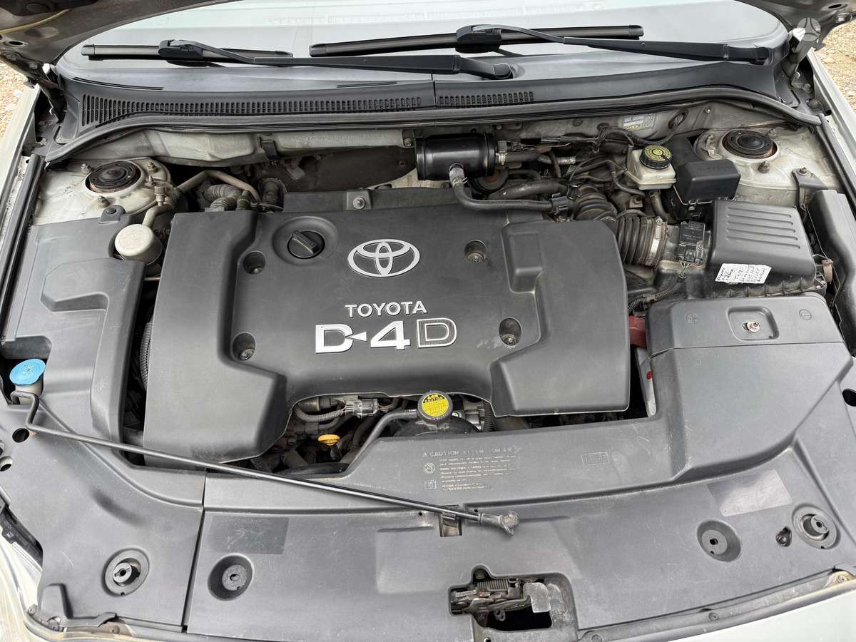 Toyota Avensis 2004 — фото 17