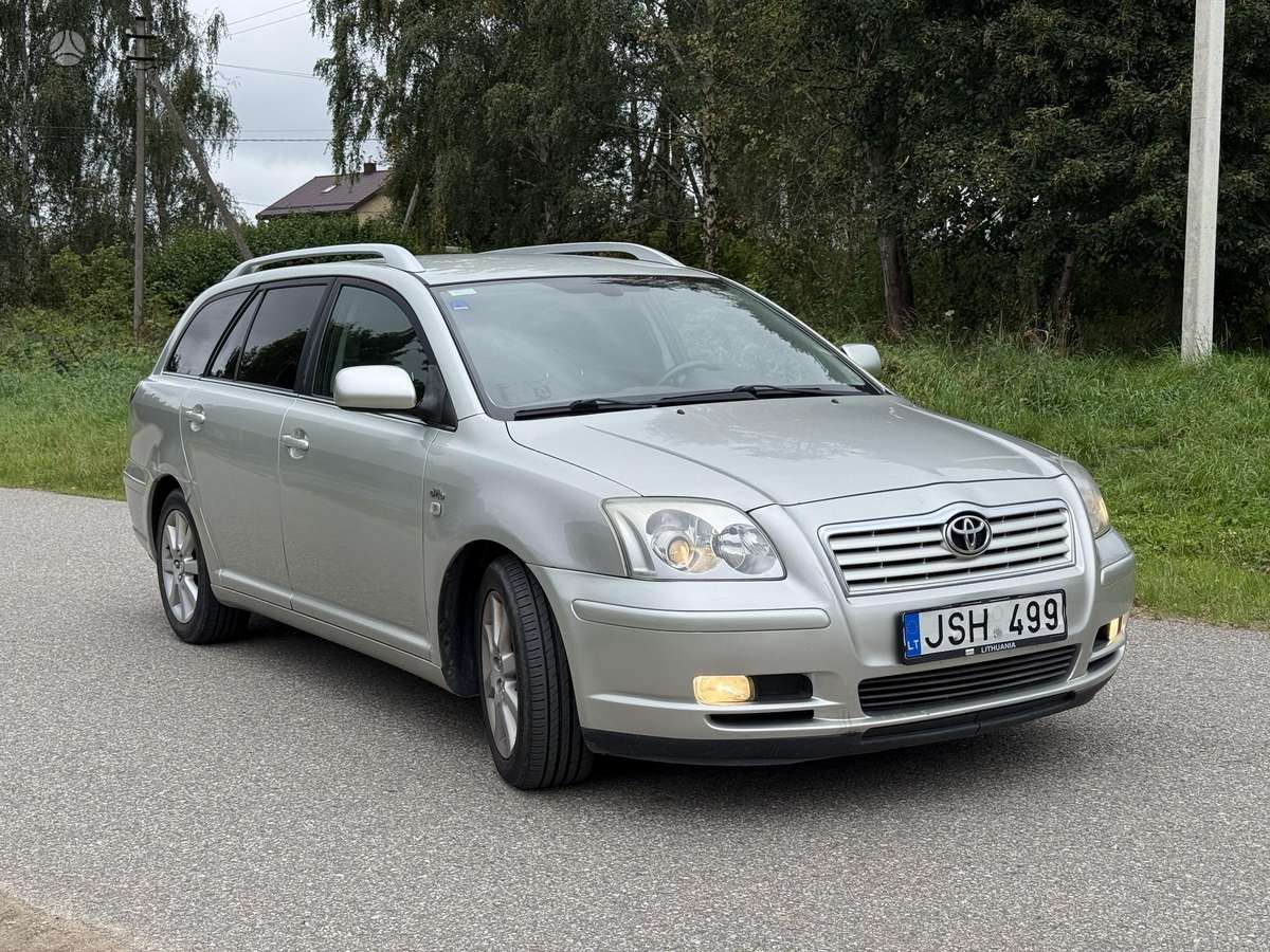 Toyota Avensis 2004 — салон