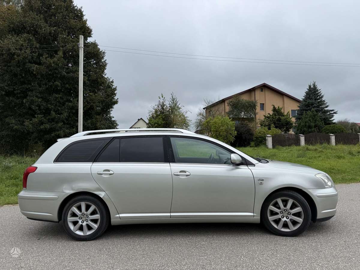 Toyota Avensis 2004 — двигун 1995 cm³, 116 HP (85kW)