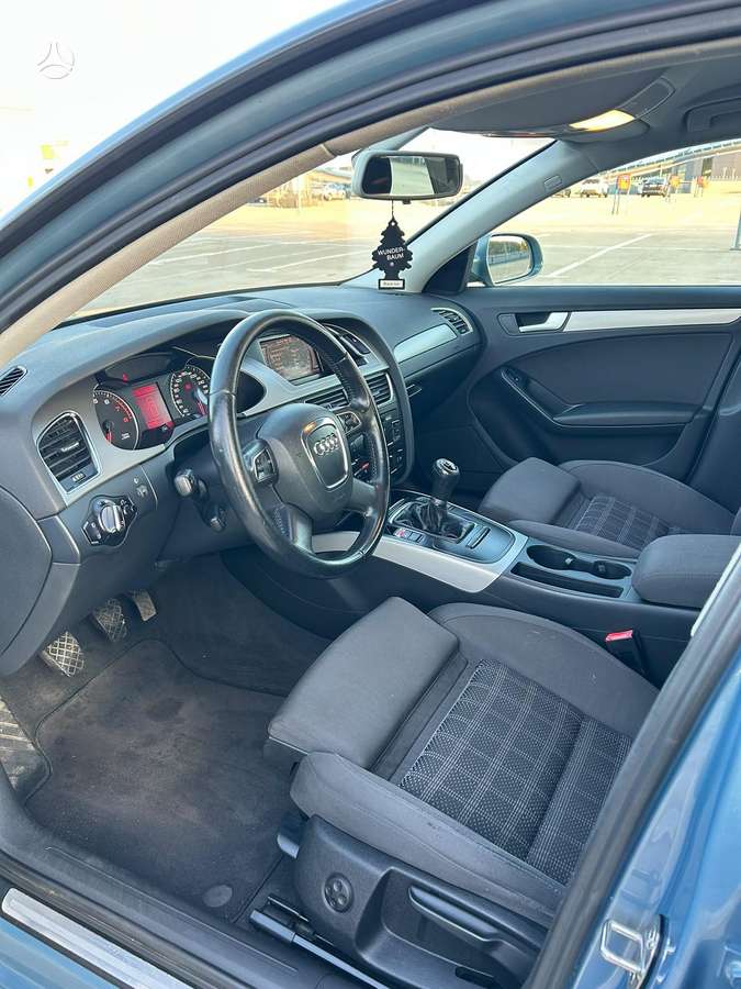 Audi A4 2010 — photo 10