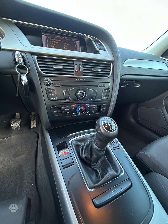 Audi A4 2010 — photo 13