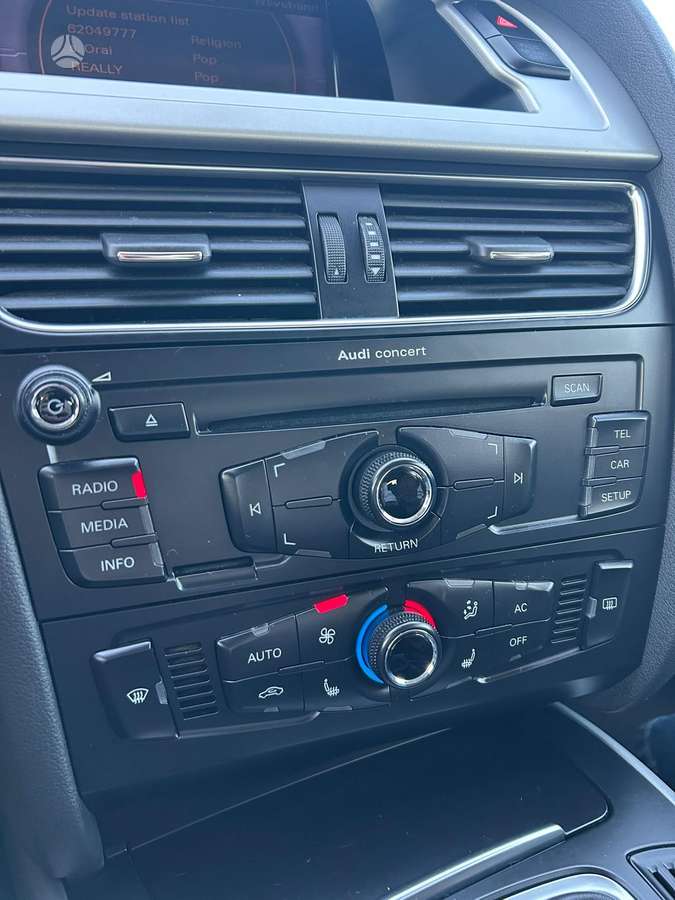 Audi A4 2010 — photo 14
