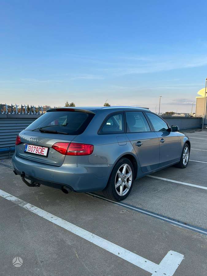 Audi A4 2010 — photo 5