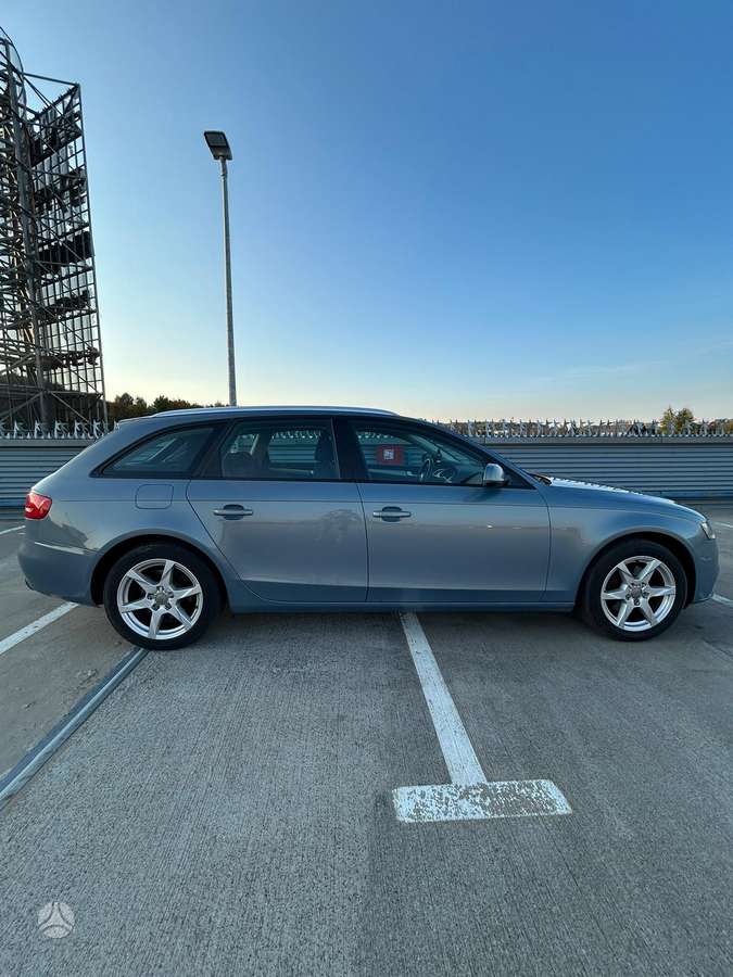 Audi A4 2010 — photo 6