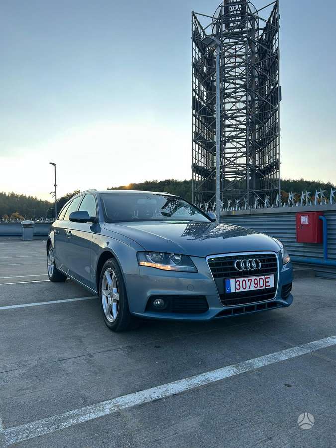 Audi A4 2010 — photo 7