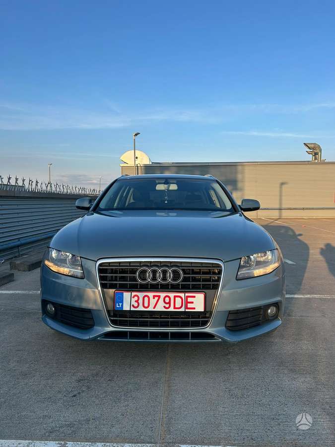 Audi A4 2010 — photo 8