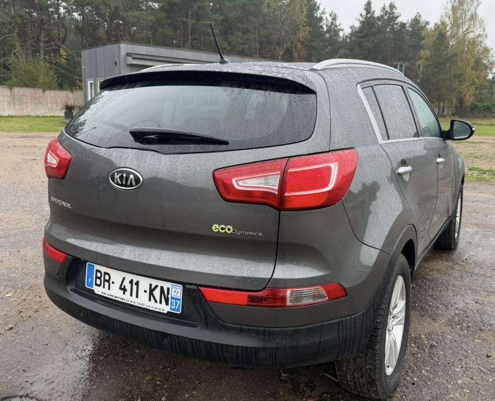Kia Sportage 2011 — engine 1600 cm³, 135 HP (99kW)