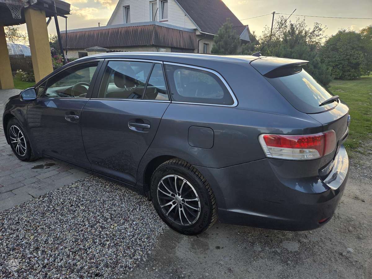Toyota Avensis 2009 — engine 1794 cm³, 129 HP (95kW)