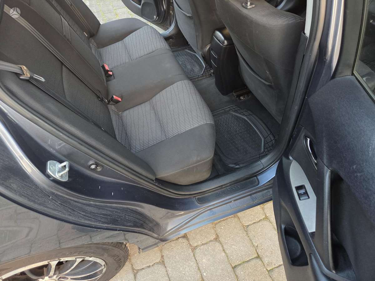 Toyota Avensis 2009 — photo 7
