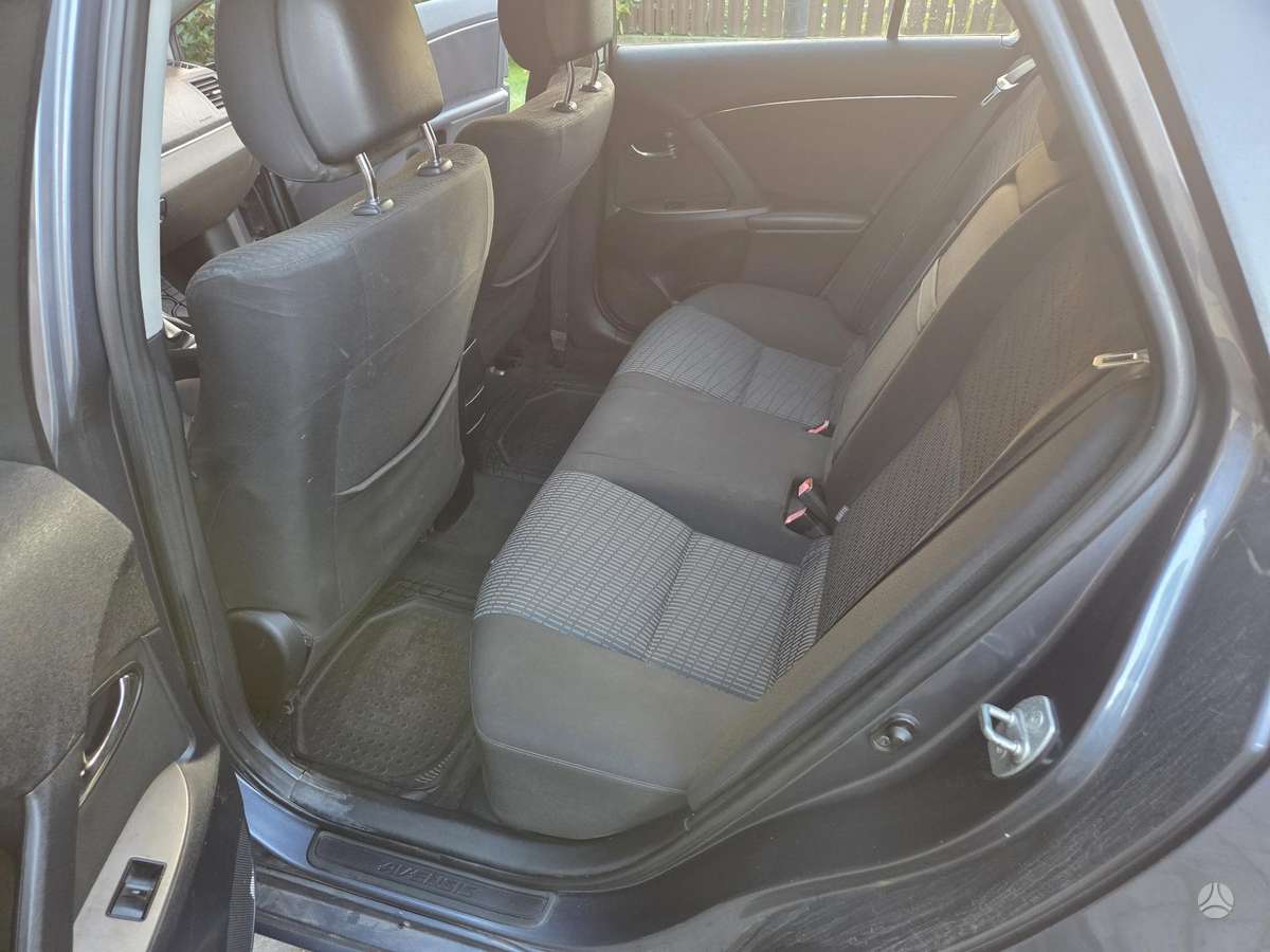 Toyota Avensis 2009 — photo 8