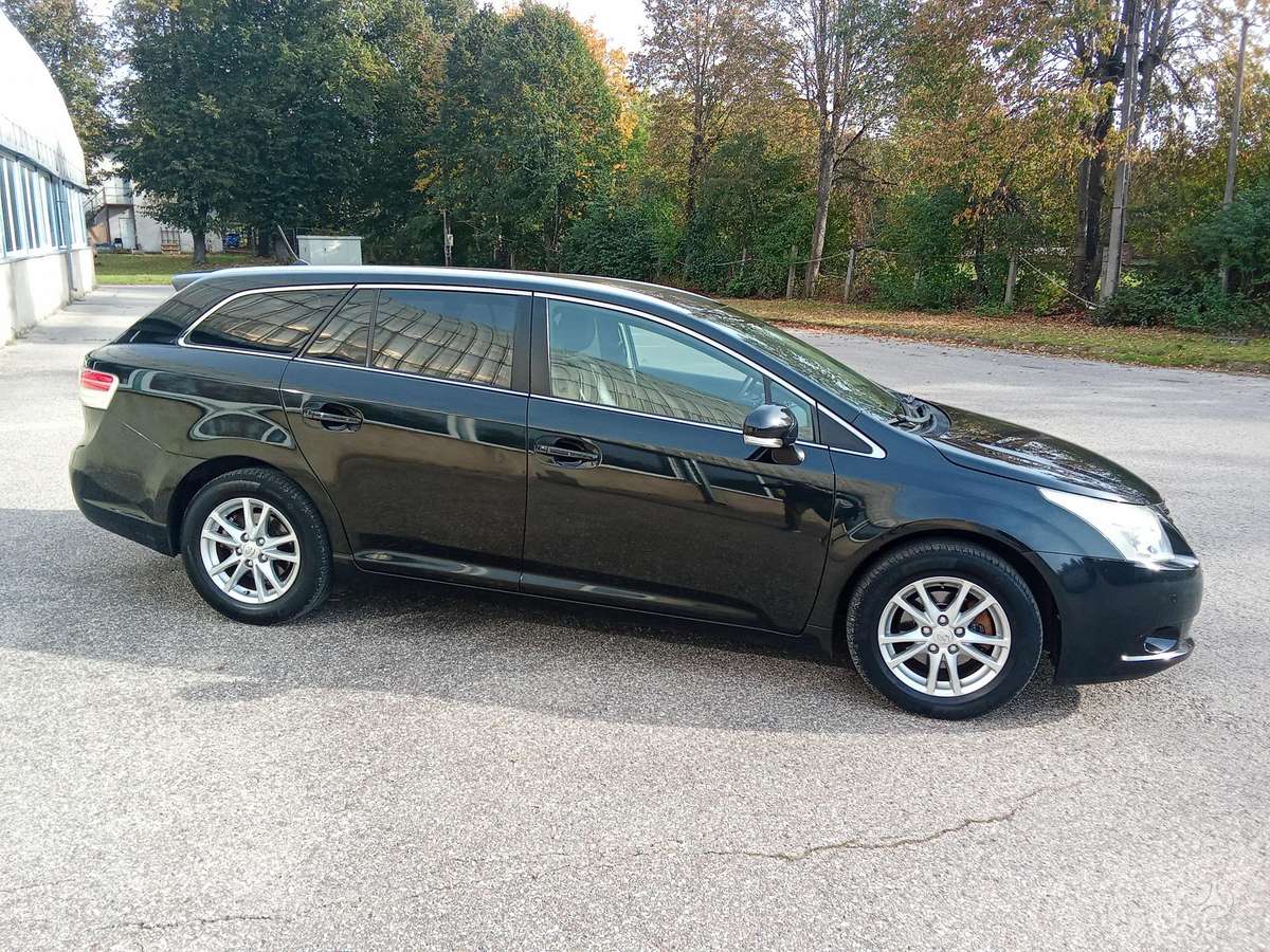 Toyota Avensis 2011 — photo 11