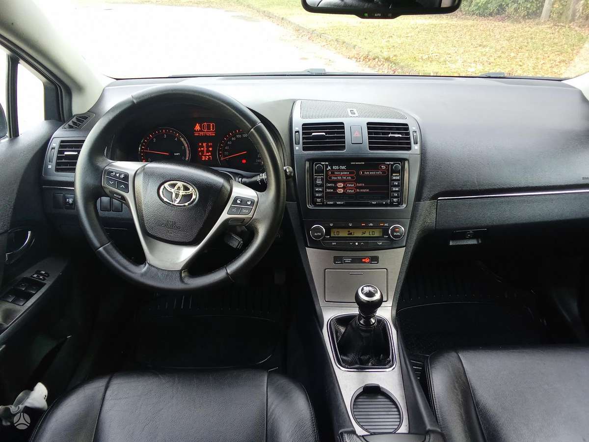 Toyota Avensis 2011 — photo 17